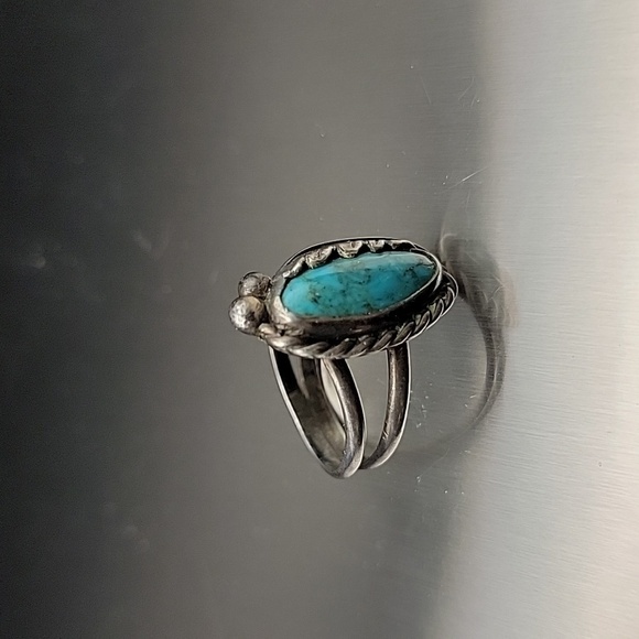 5g Vtg Native American Old Pawn Turquoise And Sterling Silver Size 7 Ladies Ring - Picture 3 of 16